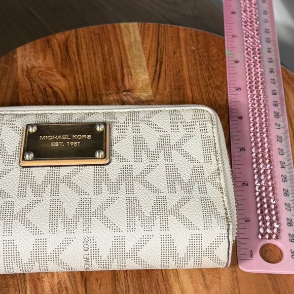 Michael Kors Vanilla Signature Logo Zip-Around Wallet - Picture 14 of 14